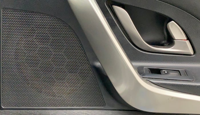 2018 Mahindra XUV500 W7, Diesel, Manual, 1,03,637 km, Infotainment system - Rear speakers missing / not working