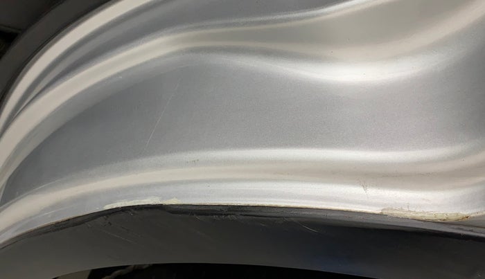 2018 Mahindra XUV500 W7, Diesel, Manual, 1,03,637 km, Left C pillar - Slight discoloration