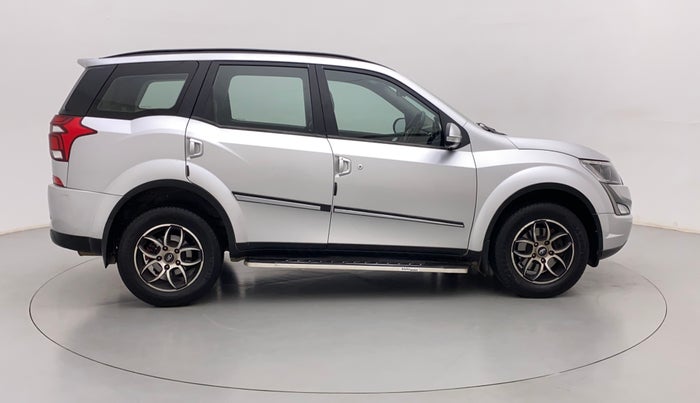 2018 Mahindra XUV500 W7, Diesel, Manual, 1,03,637 km, Right Side View