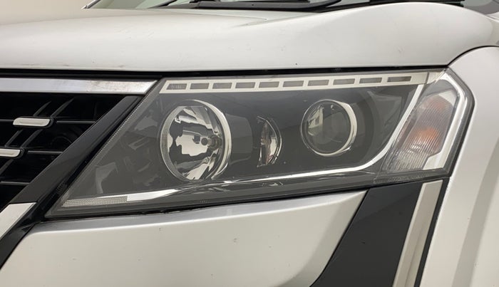 2018 Mahindra XUV500 W7, Diesel, Manual, 1,03,637 km, Left headlight - Cornering lights not working
