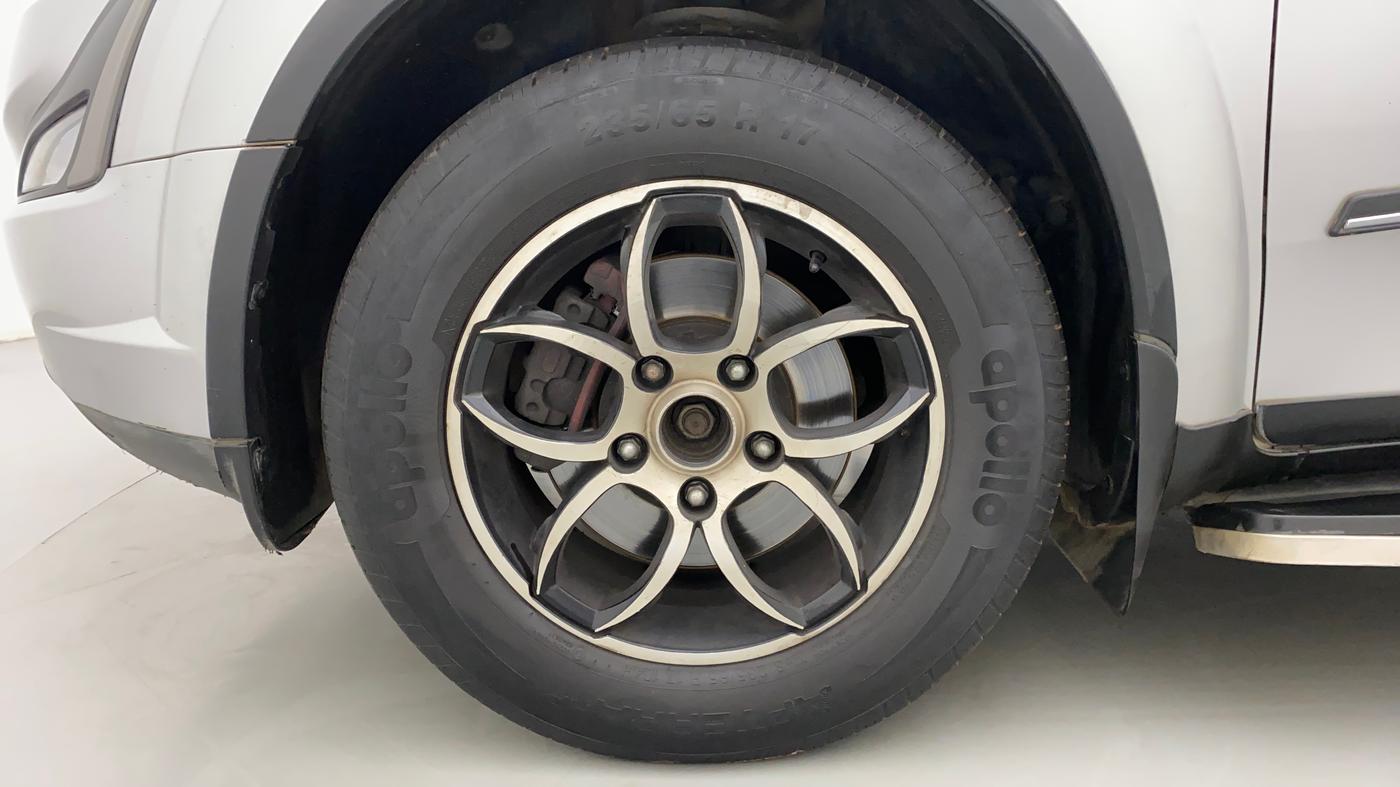 2018 Mahindra XUV500 W7, Diesel, Manual, 1,03,637 km, Left Front Wheel