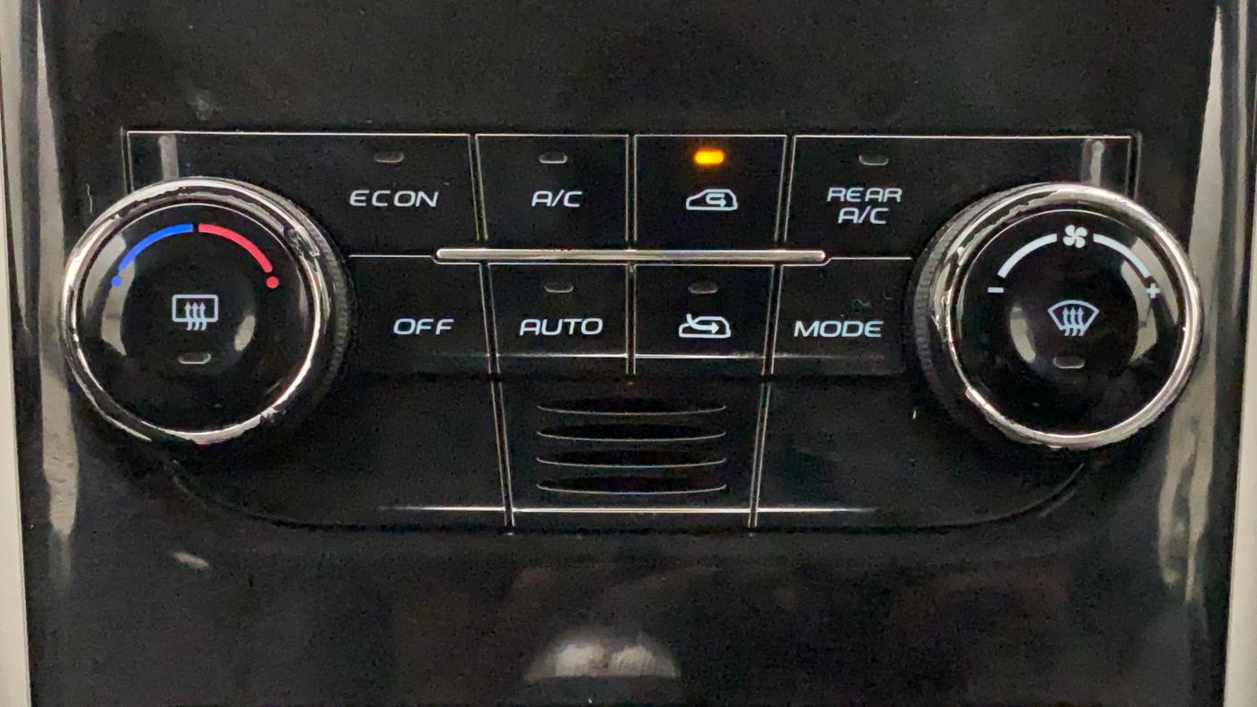 2018 Mahindra XUV500 W7, Diesel, Manual, 1,03,637 km, Automatic Climate Control