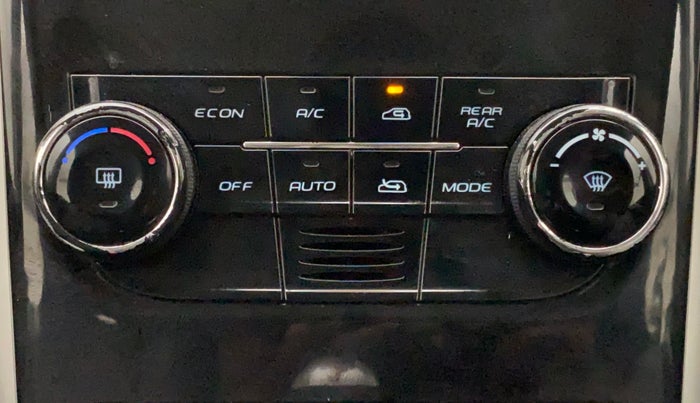2018 Mahindra XUV500 W7, Diesel, Manual, 1,03,637 km, Automatic Climate Control