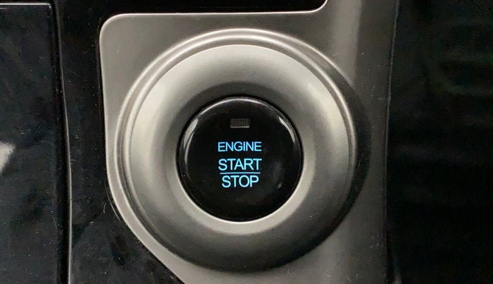 2018 Mahindra XUV500 W7, Diesel, Manual, 1,03,637 km, Keyless Start/ Stop Button