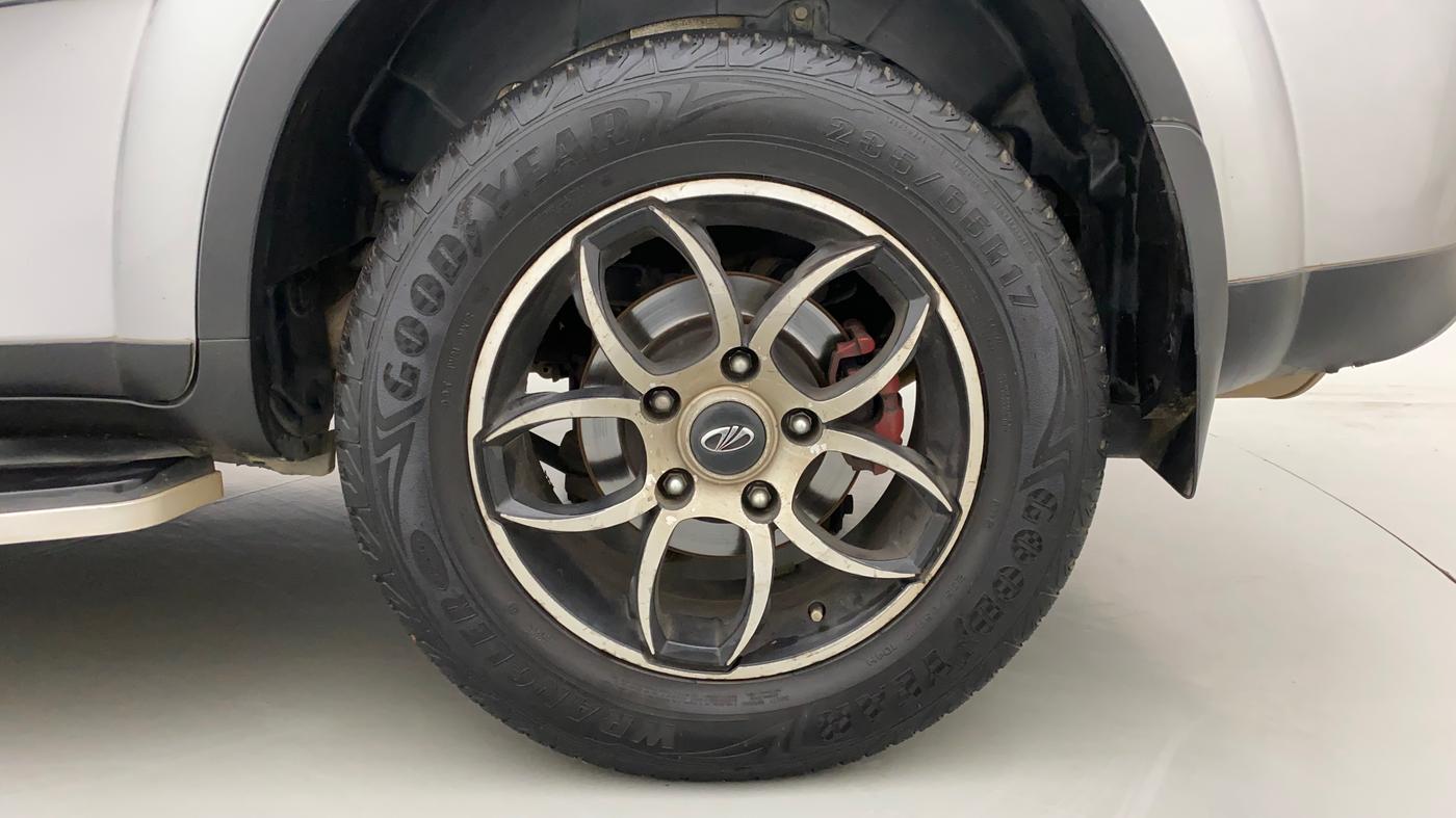 2018 Mahindra XUV500 W7, Diesel, Manual, 1,03,637 km, Left Rear Wheel