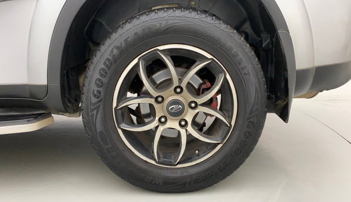 2018 Mahindra XUV500 W7, Diesel, Manual, 1,03,637 km, Left Rear Wheel