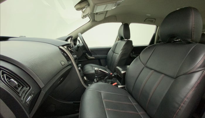 2018 Mahindra XUV500 W7, Diesel, Manual, 1,03,637 km, Right Side Front Door Cabin