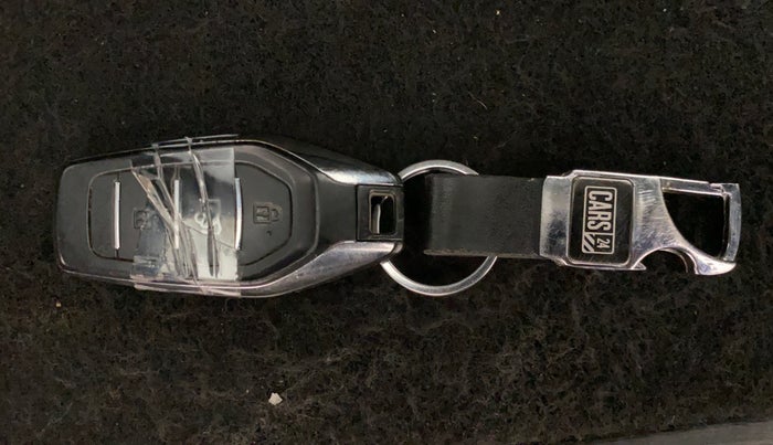 2018 Mahindra XUV500 W7, Diesel, Manual, 1,03,637 km, Key Close Up