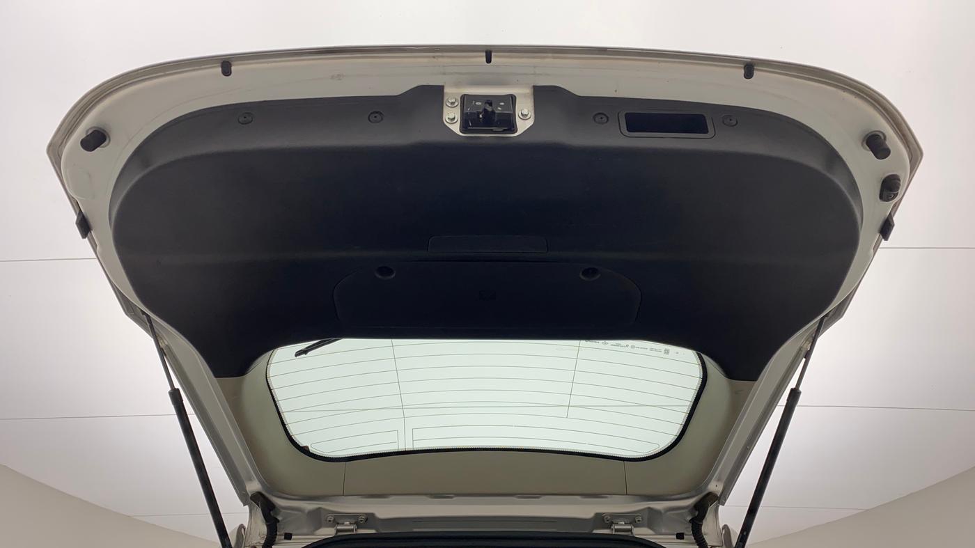 2018 Mahindra XUV500 W7, Diesel, Manual, 1,03,637 km, Boot Door Open
