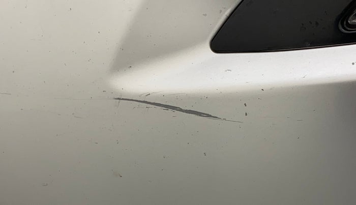2018 Mahindra XUV500 W7, Diesel, Manual, 1,03,637 km, Front bumper - Minor scratches