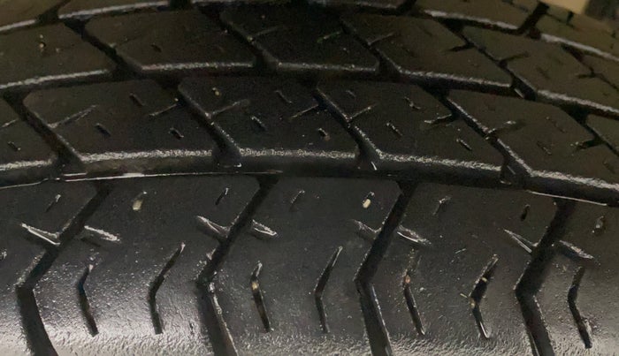 2021 Maruti Eeco 5 STR WITH A/C+HTR, Petrol, Manual, 95,923 km, Left Front Tyre Tread