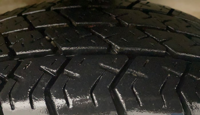 2021 Maruti Eeco 5 STR WITH A/C+HTR, Petrol, Manual, 95,923 km, Right Front Tyre Tread