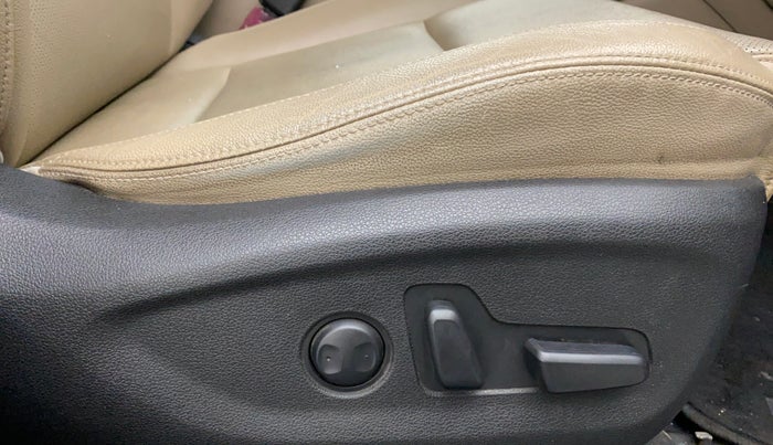 2018 Hyundai Tucson 2WD AT GL DIESEL, Diesel, Automatic, 47,248 km, Driver Side Adjustment Panel