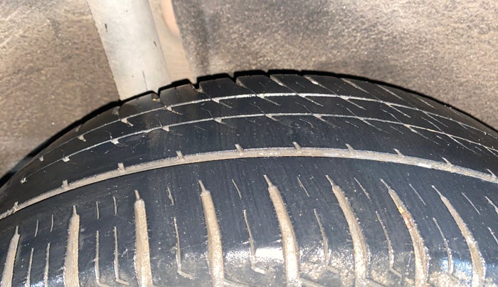 2018 Maruti Vitara Brezza VDI AMT, Diesel, Automatic, 48,807 km, Right Rear Tyre Tread