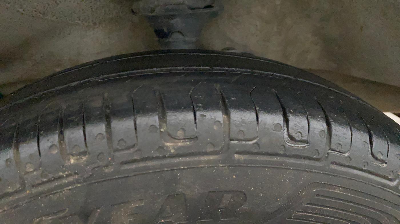 2023 Maruti Eeco 5 STR AC CNG, CNG, Manual, 79,318 km, Right Front Tyre Tread