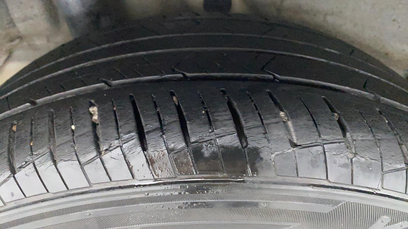 2018 Hyundai Verna 1.6 SX VTVT, Petrol, Manual, 24,832 km, Right Rear Tyre Tread