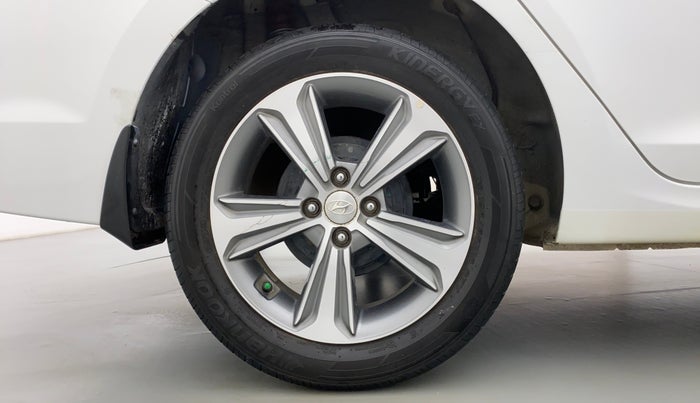 2018 Hyundai Verna 1.6 SX VTVT, Petrol, Manual, 24,832 km, Right Rear Wheel