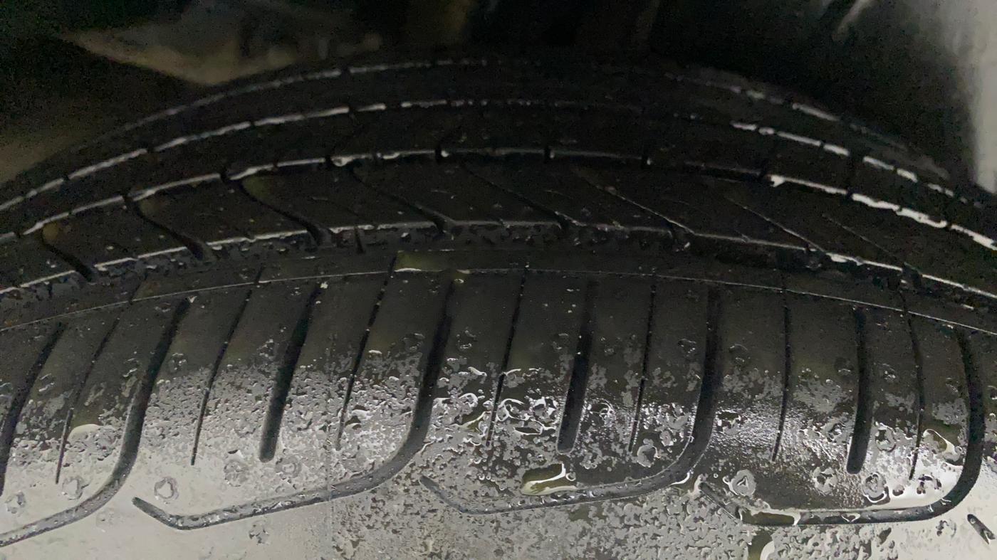 2018 Maruti Ciaz ALPHA  AT 1.4  PETROL, Petrol, Automatic, 86,344 km, Right Rear Tyre Tread