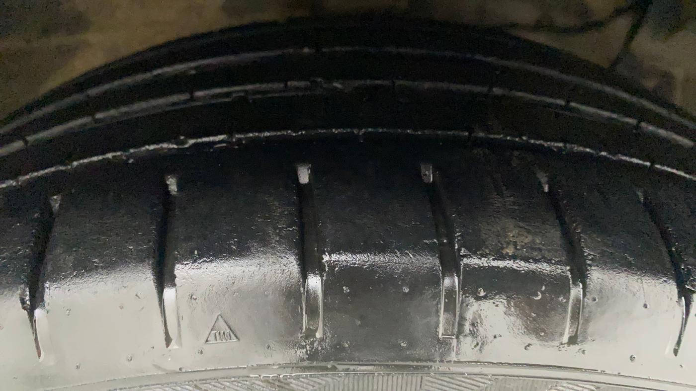 2018 Maruti Ciaz ALPHA  AT 1.4  PETROL, Petrol, Automatic, 86,344 km, Right Front Tyre Tread