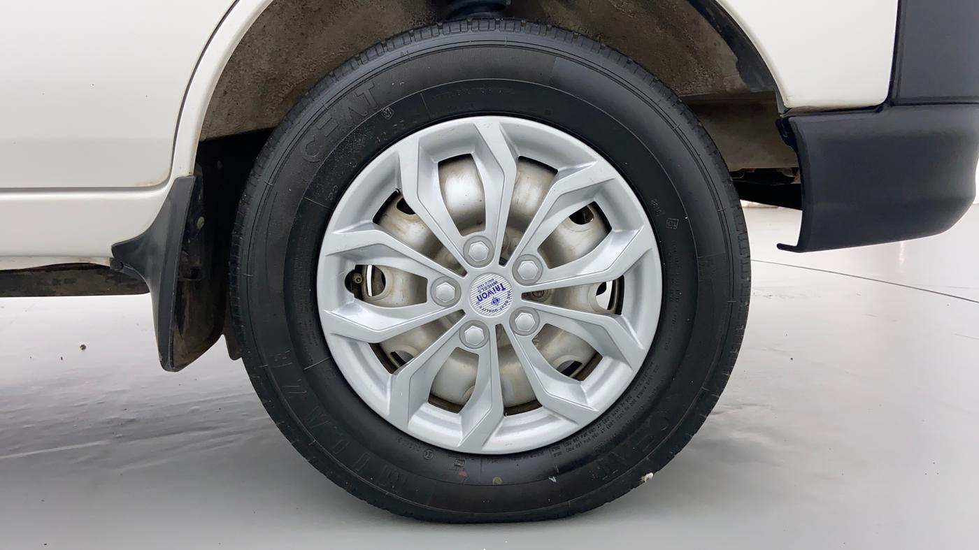 2018 Maruti Eeco 5 STR WITH AC PLUSHTR, Petrol, Manual, 36,831 km, Right Front Tyre