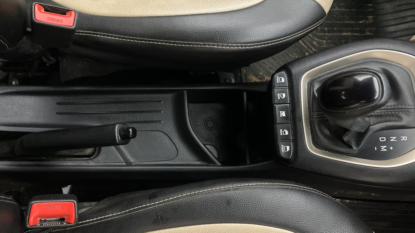 2021 Hyundai NEW SANTRO SPORTZ AMT, Petrol, Automatic, 28,675 km, Gear Lever