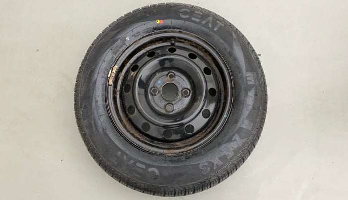 2013 Maruti Swift VXI, CNG, Manual, 70,905 km, Spare Tyre