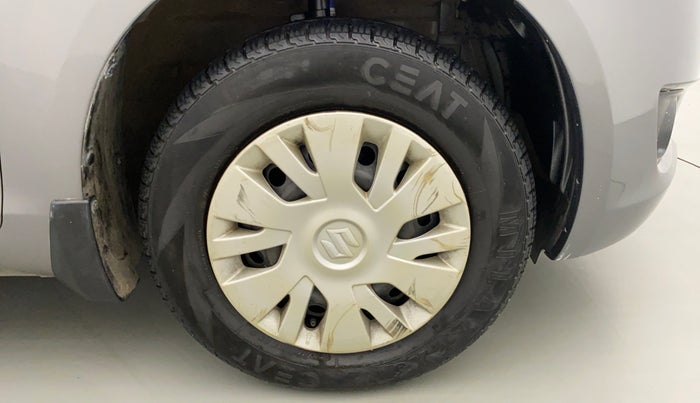 2013 Maruti Swift VXI, CNG, Manual, 70,905 km, Right Front Wheel