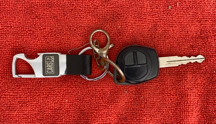 2013 Maruti Swift VXI, CNG, Manual, 70,905 km, Key Close Up