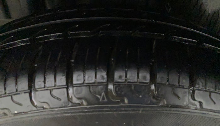 2013 Maruti Swift VXI, CNG, Manual, 70,905 km, Left Rear Tyre Tread