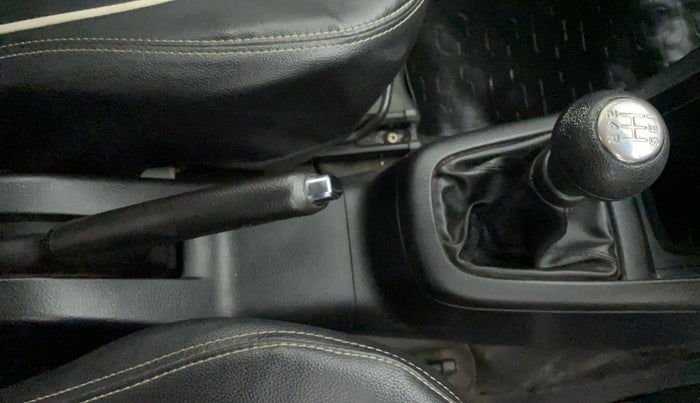 2013 Maruti Swift VXI, CNG, Manual, 70,905 km, Gear Lever