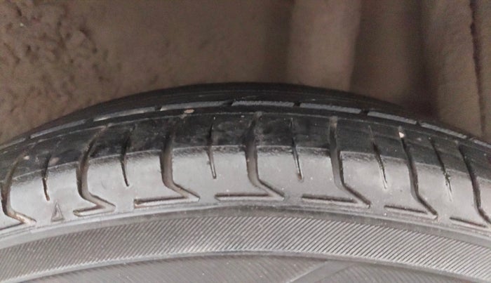 2017 Maruti Celerio VXI (O) CNG, CNG, Manual, 64,551 km, Left Rear Tyre Tread