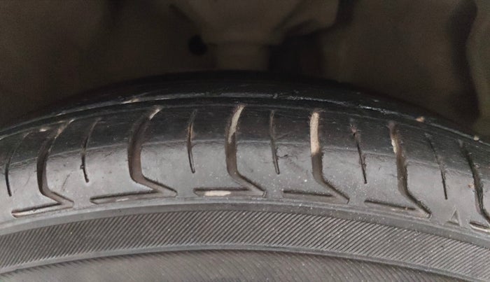 2017 Maruti Celerio VXI (O) CNG, CNG, Manual, 64,551 km, Right Front Tyre Tread