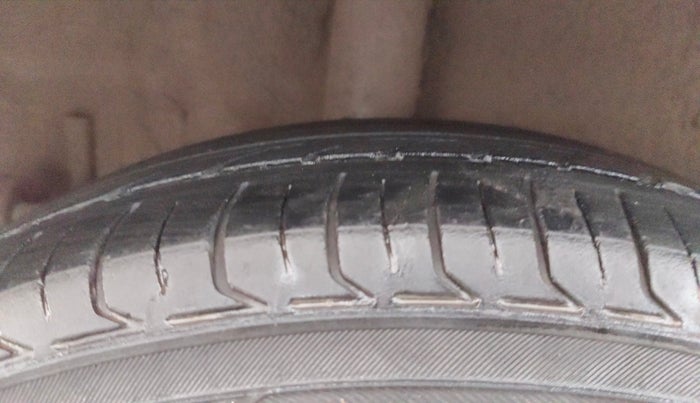 2017 Maruti Celerio VXI (O) CNG, CNG, Manual, 64,551 km, Right Rear Tyre Tread