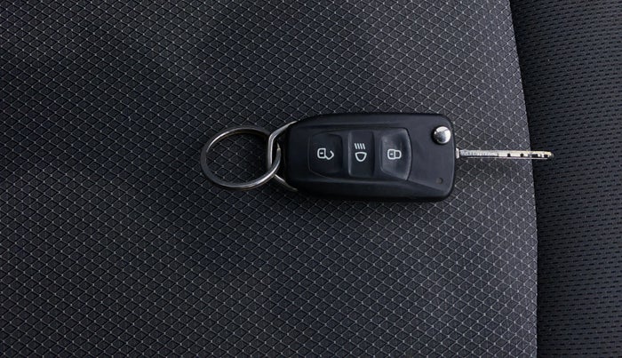 2018 Tata Tiago XT PETROL, Petrol, Manual, 11,918 km, Key Close Up