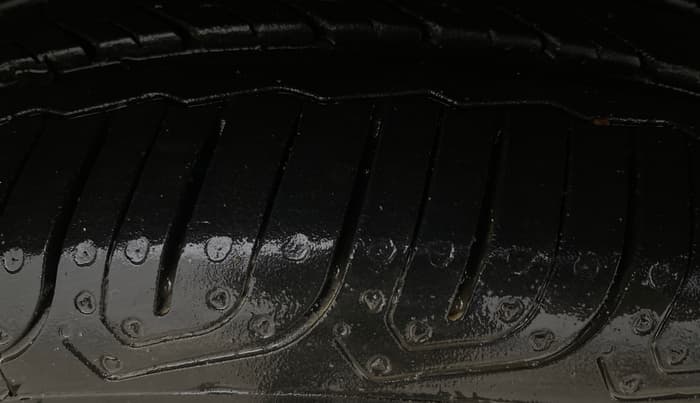 2017 Volkswagen Polo HIGHLINE1.2L, Petrol, Manual, 51,734 km, Right Front Tyre Tread