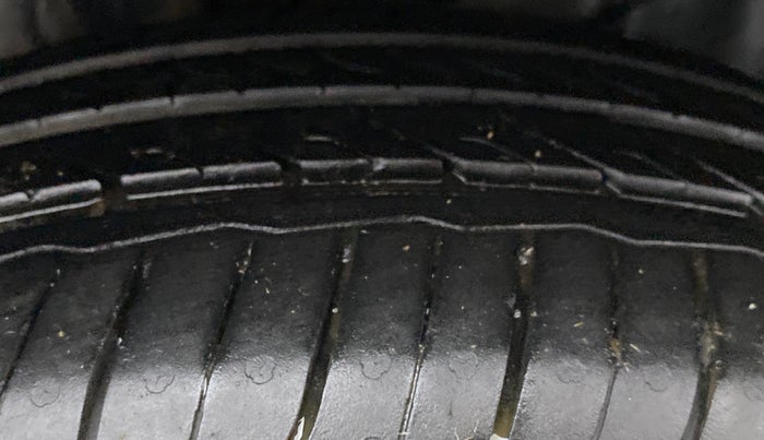 2015 Honda City SV MT PETROL, Petrol, Manual, 47,247 km, Right Front Tyre Tread