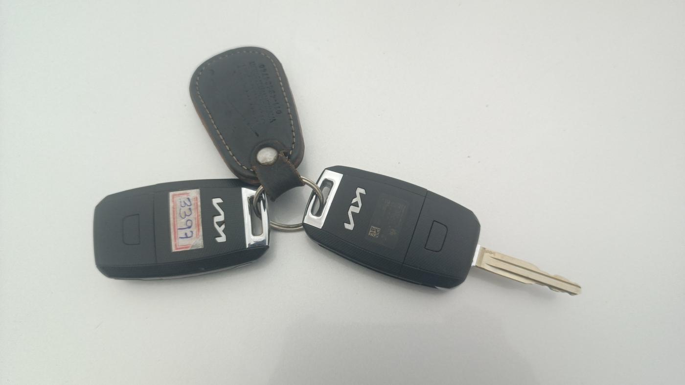 2023 KIA CARENS PRESTIGE 1.5 PETROL 7 STR, Petrol, Manual, 65,293 km, Key Close Up
