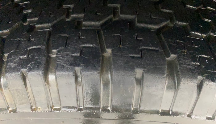 2019 Mahindra TUV300 T10, Diesel, Manual, 1,12,608 km, Left Front Tyre Tread
