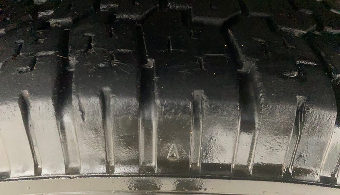 2019 Mahindra TUV300 T10, Diesel, Manual, 1,12,608 km, Right Front Tyre Tread