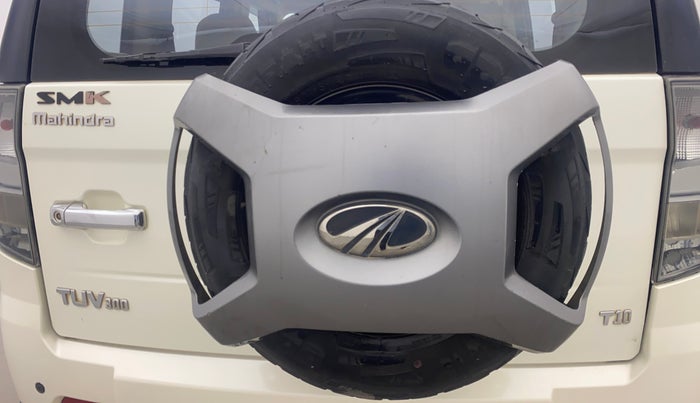 2019 Mahindra TUV300 T10, Diesel, Manual, 1,12,608 km, Spare Tyre