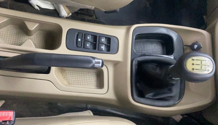 2019 Mahindra TUV300 T10, Diesel, Manual, 1,12,608 km, Gear Lever