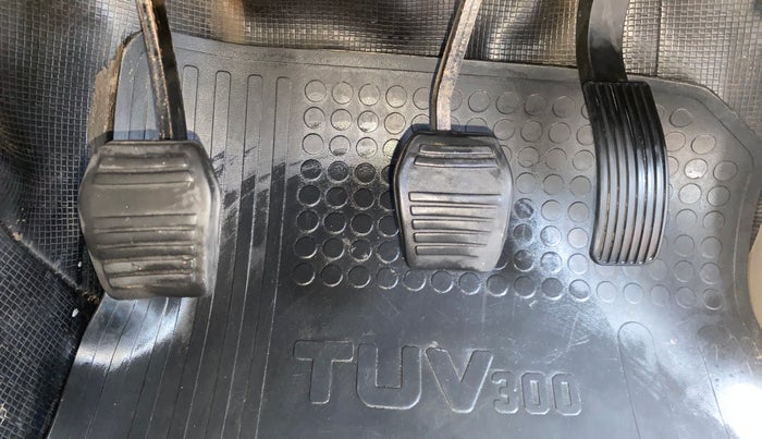 2019 Mahindra TUV300 T10, Diesel, Manual, 1,12,608 km, Pedals