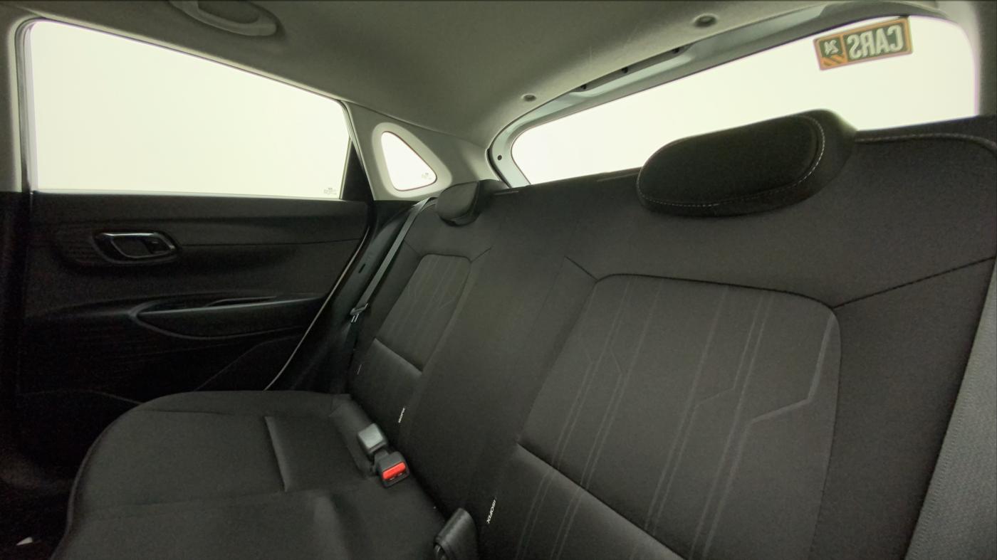 2022 Hyundai NEW I20 MAGNA 1.2 MT, Petrol, Manual, 11,421 km, Right Side Rear Door Cabin
