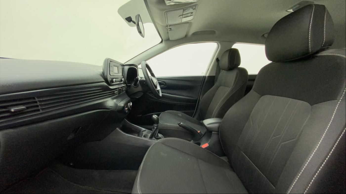 2022 Hyundai NEW I20 MAGNA 1.2 MT, Petrol, Manual, 11,421 km, Right Side Front Door Cabin