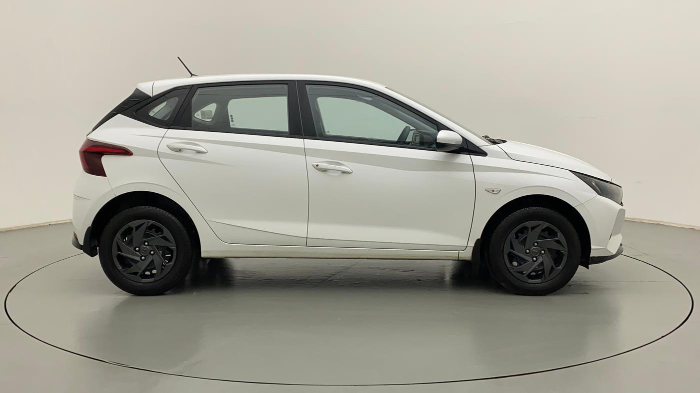 2022 Hyundai NEW I20 MAGNA 1.2 MT, Petrol, Manual, 11,421 km, Right Side View