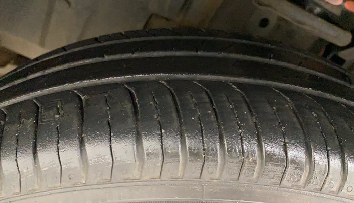 2023 Renault TRIBER RXZ, Petrol, Manual, 20,242 km, Left Front Tyre Tread