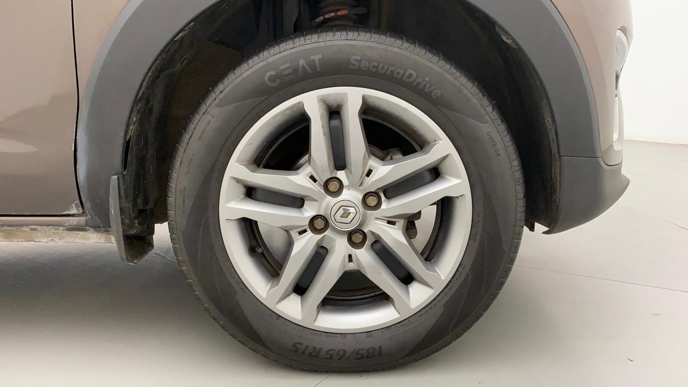 2023 Renault TRIBER RXZ, Petrol, Manual, 20,242 km, Right Front Wheel