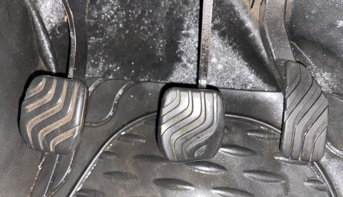 2021 Renault Kiger RXT MT DUAL TONE, Petrol, Manual, 79,672 km, Pedals