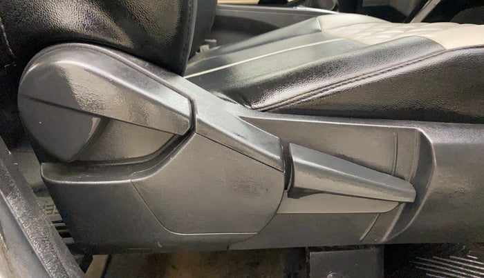 2021 Renault Kiger RXT MT DUAL TONE, Petrol, Manual, 79,672 km, Driver Side Adjustment Panel