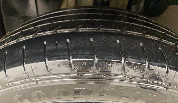 2021 Renault Kiger RXT MT DUAL TONE, Petrol, Manual, 79,672 km, Left Front Tyre Tread